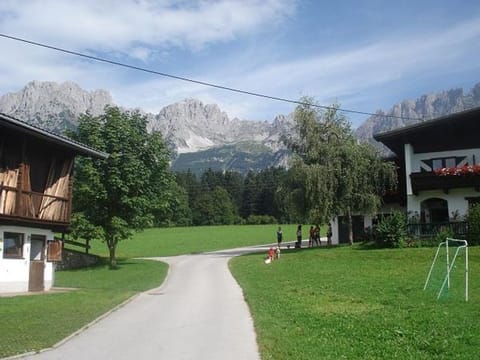 Wilder Kaiser or Kitzbüheler Horn double room with shower / WC - Pension Sunnbichl Bed and Breakfast in Ellmau