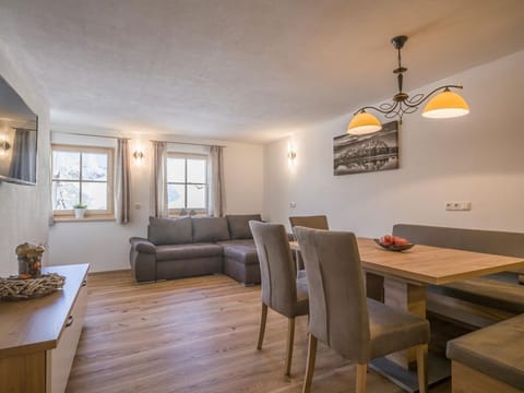 Apartment Reischerhof - Apartment with 2 bedrooms and kitchen Farm Stay in Salzburgerland