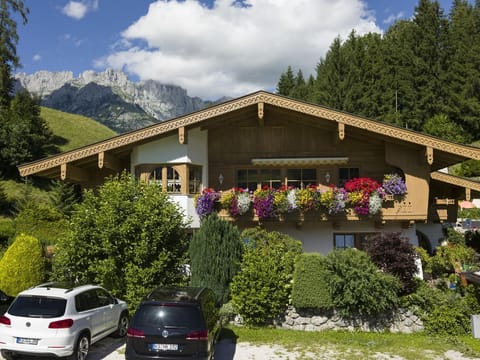 Hirzinger Marlis - apartment/apartment, shower, WC, 1 bedroom Apartment in Ellmau