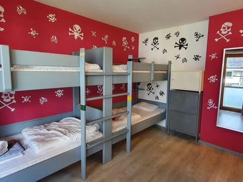 6-Bed Room - Hostel Alpking Apartment in Ellmau