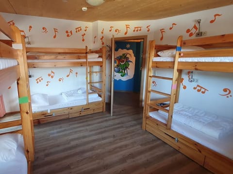 6-Bed Room - Hostel Alpking Apartment in Ellmau