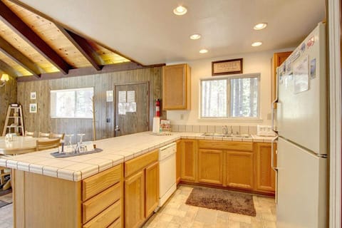 Kitchen - Main Floor