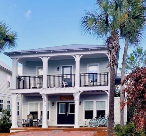 WELCOME TO CAUGHT IN THE SUN BEACH HOUSE IN SEACREST VILLAGE 
4 BIKES INCLUDED