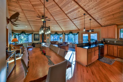 Southern windows let's the SUN shine in and great views too.