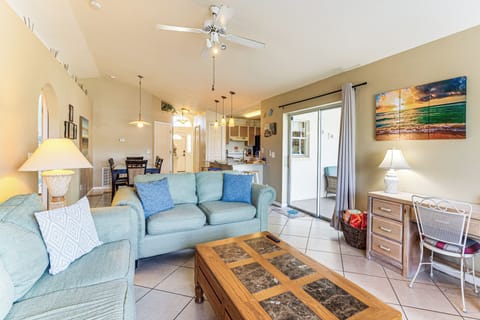 Living Room | Free WiFi | Samsung TV Plus | Central A/C & Heat