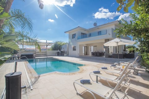 Villa DE1, Stunning Protaras Villa, 1km to Konnos Bay Beach