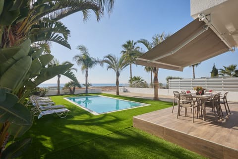 Villa SV9, Stunning 3BDR Seafront Ayia Napa Villa, Close to Nissi Beach