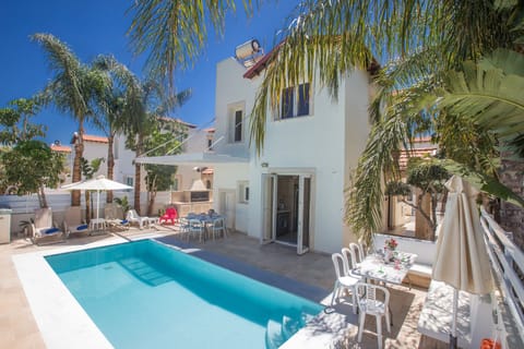 Villa KV53, Beautiful 3BDR Pernera Villa, Close to the main Pernera Beaches
