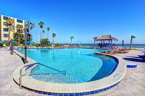 Hawaiian Inn Resort - Oceanside Pool