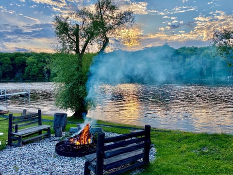 SERENITY BY THE CAMPFIRE (COMPLIMENTARY FIREWOOD PROVIDED)