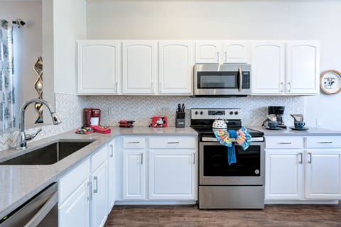 Fully equipped kitchen with quartz countertops, SS appliances and more