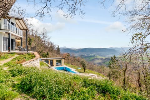 The site with Casa In Legno on the upper terrace with the Poolhouse below.