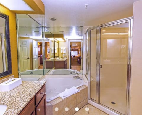 Studio C has a Jacuzzi tub