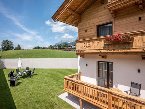 Kaiser Chalet - Holiday home, 4 bedrooms and 2 bathrooms Apartment in Salzburgerland