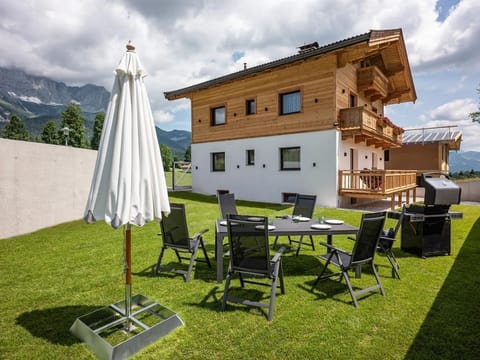 Kaiser Chalet - Holiday home, 4 bedrooms and 2 bathrooms Apartment in Salzburgerland