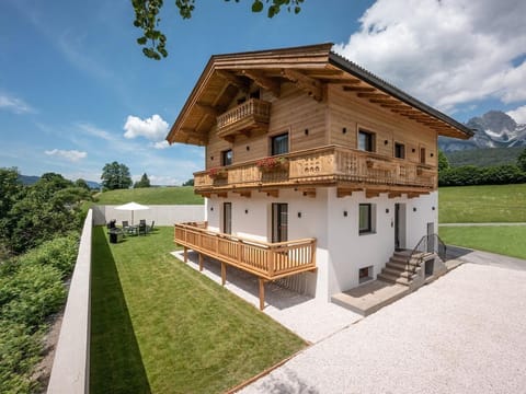 Kaiser Chalet - Holiday home, 4 bedrooms and 2 bathrooms Apartment in Salzburgerland