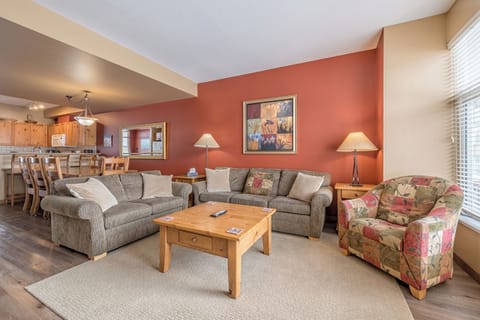 Living Room with Lots of Seating 
