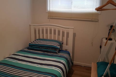 Bedroom 4 - King Single (Sleeps 1) - Downstairs