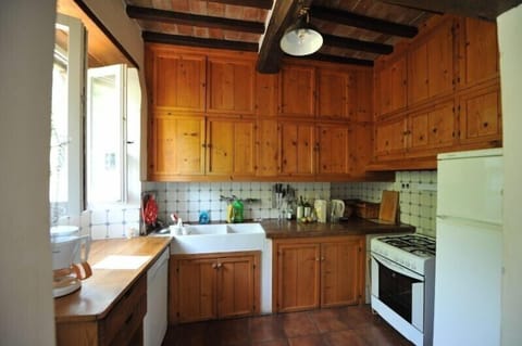 Fully equipped kitchen, 