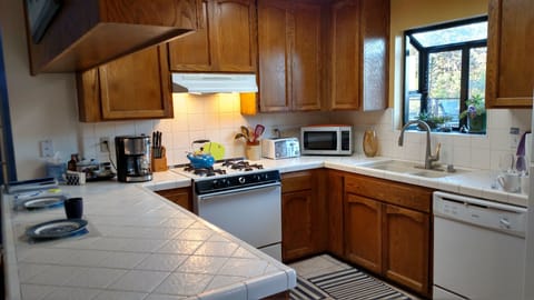 Light & Bright fully stocked kitchen with new gas convection oven