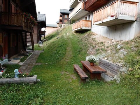 Plant, Property, Building, Grass, Land Lot, Outdoor Bench, Outdoor Furniture, Wood, Biome, Urban Design