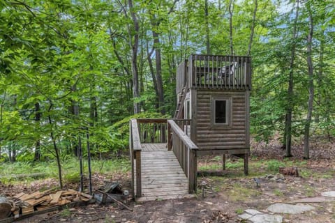 Kid cabin with 3 seater table inside and outdoor games - Cornhole, Jenga, Dice++