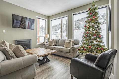 Newly Renovated 5 Bedroom Home with a Private Rooftop Hot Tub