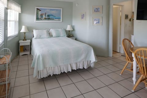 Living Area with Queen Bed