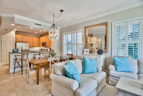 Dining/Living Room - Dining room is right next to the living room