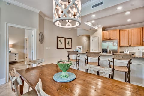 Dining Room - Seating for 6 with 3 extra seats at the bar top