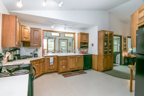 Use our large, fully stocked kitchen to cook for your group. 