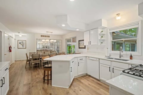 Gather 'round, food lovers! ️✨ Our kitchen is serving up cozy vibes with its charming dining area and stunning wood floors—perfect for all your culinary adventures! Who's ready to whip up some magic?