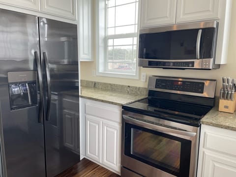 Fridge with icemaker and filtered water