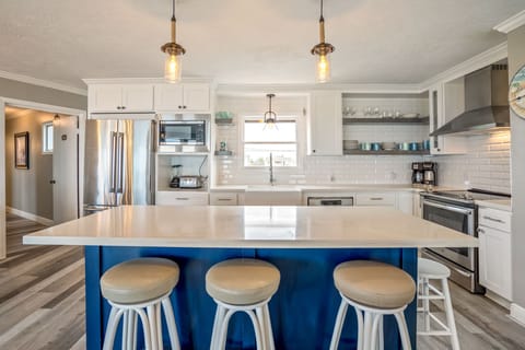 breakfast area three barstools 