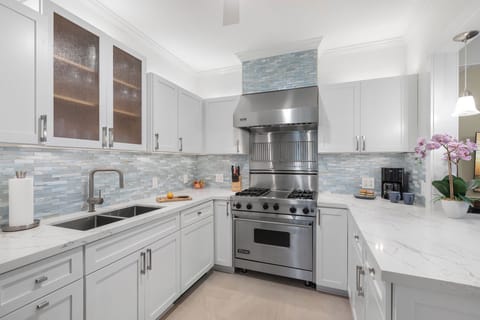 Fully equipped kitchen