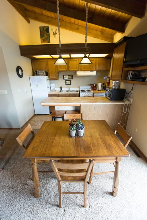 Kitchen & Dining Area