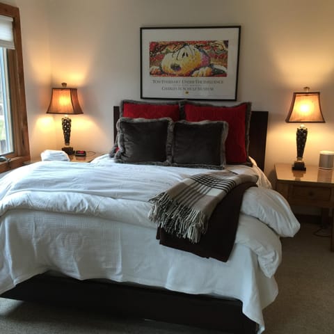 Master with Queen Bed