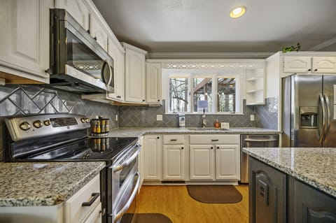 Kitchen / Main Level.