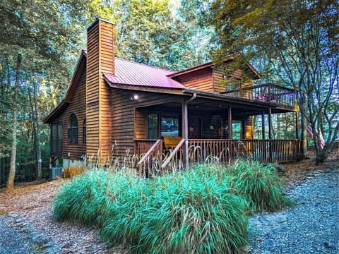 "SAUTEE WOODS" Cabin