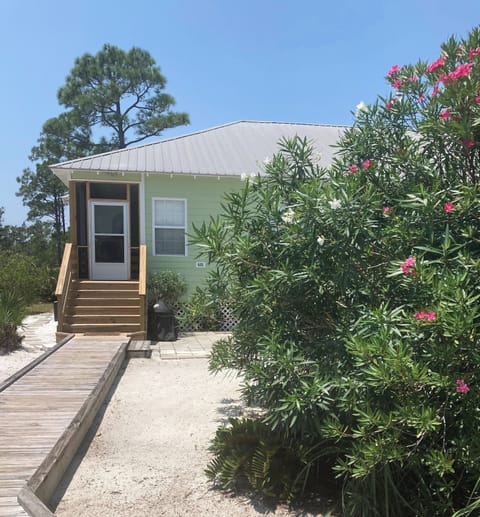 Easy access from parking area to your door. Block patio w/grill & water sprayer