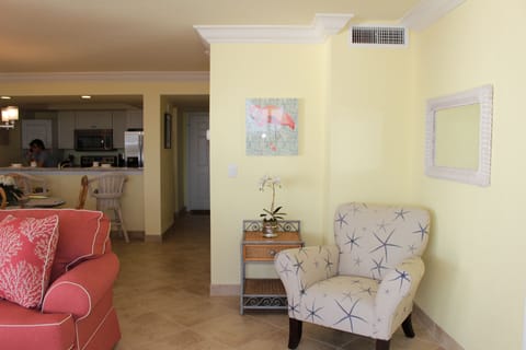 Comfortable corner condo - fully renovated in 2017