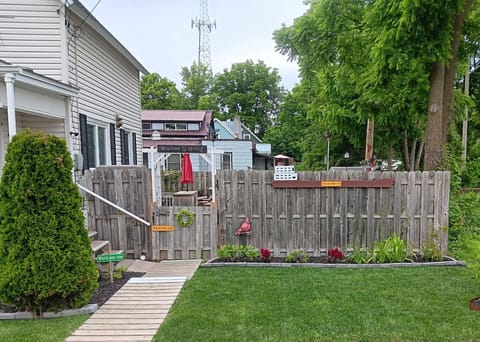 side entrance into the backyard