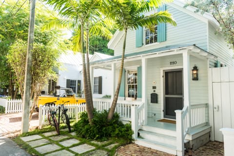 Welcome to Seahorse Cove!  Perfect location and setting!