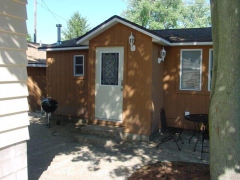 COTTAGE #2 WITH TABLE AND GRILL ON PATIO