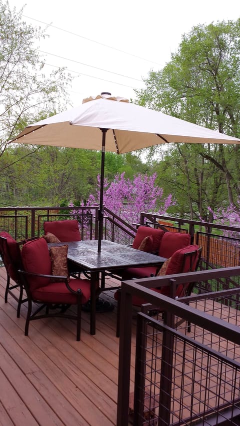 Enter "The Penthouse'" via the PrivateDeck,Equipped w/BBQ Grill & Propane Heater