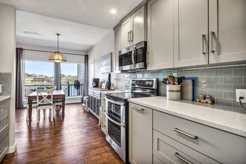 Well appointed kitchen, double oven. 