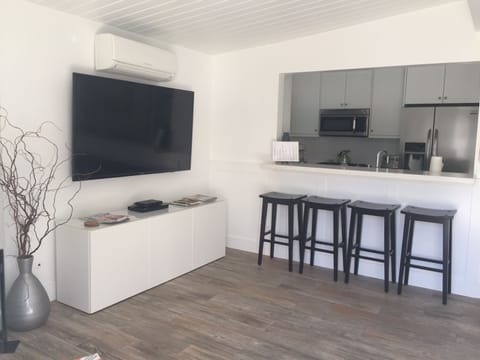 4 Barstools at counter