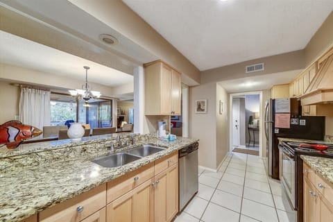 Main Level-Kitchen-DSC_0604