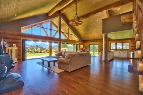 Glenorchy Log House