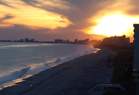 ABSOLUTE WOW-FACTOR VIEWS right from your huge oceanfront balcony!